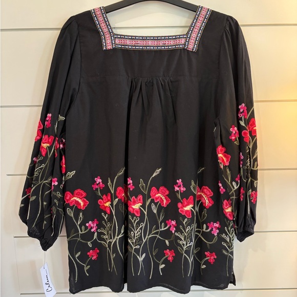 Calessa Black Floral Embroidered Blouse NWT - Picture 4 of 4